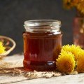 Oduševiće vas stari ruski recept za sirup od maslačka: Potrebna su vam samo 4 sastojka i manje od sat vremena