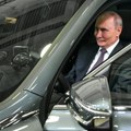 Putin provozao novu "Volgu": "Automobil se veoma dobro vozi, budućnost pripada hibridima" (foto)