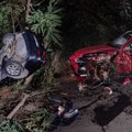 Pukom srećom svi prošli sa lakšim povredama: U sudaru tri automobila kod Priboja dva završila u provaliji – osumnjičeni vozač…
