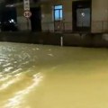 Italija pod vodom, nevreme zahvatilo i Hrvatsku: Haotično u regionu, reke se izlivaju, moguća i pojava grada (video)