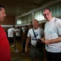 Predsednik Vučić sa mladim bokserima u Loznici: „Ima mnogo jačih, ali ne i upornijih!“ (foto + video)