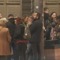 Građani se okupljaju ispred Vlade u znak protesta zbog zlostavljanja studentkinje Poljoprivrednog