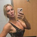 Kipte grudi iz tigraste majice: Vruć selfi Milice Dabović iz kupatila, obukla i nikad kraći šorts