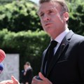 (Video) Snimak izazvao pažnju, Makron započeo dan džogingom pored mora, pa nastavio diplomatske razgovore