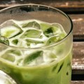 Viralni snimak izazvao paniku među ljubiteljima mače. Može li popularni zeleni napitak zaista da izazove opadanje kose?