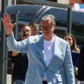"Јавите му да се врати са мора и реши ово" Вучић у Пријепољу слушао проблеме грађана: "Дођи напред, средићемо то" (фото…