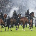 Navijačko ludilo u Nemačkoj - policija na konjima rasterala huligane VIDEO