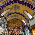 Jedna od najstarijih destinacija za kupovinu je Veliki bazar: Ima 3.600 prodavnica i 45.000 m²