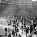 „Ti si ovo sa tri prsta dobro odglumila, sad idemo dalje“: Fotografije 9. marta koje otkrivaju stvari o demonstracijama…