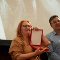 Tanja Bošković u suzama primila nagradu "Zlatni pečat": Glumici uručeno priznanje Jugoslovenske kinoteke "Na filmu sam uvek…