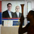 Gađali brašnom i jajima zgradu u kojoj su prostorije SNS-a: MUP o hapšenjima u Novom Sadu
