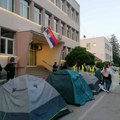 Kosjerić: Studenti postavili kamp ispred Opštine