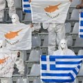 Navijači Pafosa stižu na Marakanu: Maskirani u bele skafandere imali bizaran performans u Srbiji