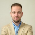 Od oranica do algoritama: Kako smo, bez mnogo buke, zamenili zemlju za nule i jedinice