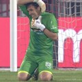 Crvena zvezda - radnički: Potpuni haos na Marakani. Stojković ponovo pogođen topovskim udarom! Meč nastavljen!