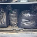 Kraljevčanin uhvaćen sa 70 kg duvana u renou, u stanu nađeno još 260 kg