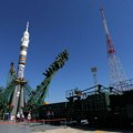 Istorijski prizor na Bajkonuru: direktor NASA i šef „Roskosmosa” ispraćaju kosmonaute