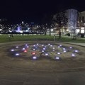 FONTANA na Trgu danima ne radi, samo svetli, ali vode nema (FOTO)