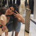Azra sa mužem i ćerkom hitno došla iz Amerike: Spakovala stvari, pa ćerku (1) odvela u luks šoping
