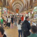 Patike 10 evra, prodavci vas "vrbuju" i obavezno je cenkanje: 500.000 ljudi dnevno obiđe Veliki bazar