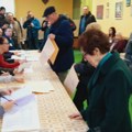 Građani Srbije izlaze na glasanje: Redovi na biralištima od ranog jutra, sve protiče bez problema (foto, video)