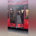 Otpala vrata autobusa na liniji 511 – nadležni kažu da su ih razvalili putnici