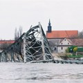 U vazdušnim udarima NATO na Jugoslaviju srušen Varadinski most u Novom Sadu