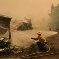 Zbog velikog požara u okolini Los Anđelesa evakuisano više od 1.200 ljudi