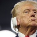 Predsednički izbori u Americi 2024: „Borba, borba, borba" - ranjeni Tramp sa zavojem preko uva dočekan ovacijama na mitingu…