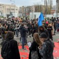 Održan novi protest u Novom Sadu, učesnici pružili podršku studentskim blokadama