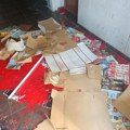 Razbijeni ulazi na zgradama aktivista zborova sa Zvezdare, najavljen protest za večeras u 20 sati FOTO