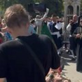 Dramatične scene na litiji povodom dana Svetog Gerasima Muškarac ležao na ulici i vrištao iz sveg glasa, hodočasnici zanemeli…