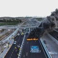 (FOTO/VIDEO) Zapaljene gume i blokiran auto-put u Tel Avivu: Raste bes Izraelaca koji traže oslobođenje talaca