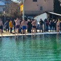 Svrljižani plivali za Časni krst na zaleđenom „Pastirištu“ i u toploj vodi Popšice