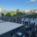 Protest i tuga u Drnišu: Građani na ulici zbog ubistva maturanta