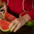 Zaboravite kucanje po kori: Žena koja gaji lubenice otkrila trik kako da prepoznate dobar bostan