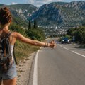 (Foto) Stopirala u okolini Mostara, pa postala žrtva seksualnog uznemiravanja Britanku povezao starac pa „navalio“ na…