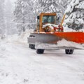 Kod komšija napadalo 20 centimetara snega: Morala da interveniše teška mašinerija, već u septembru bacali so!
