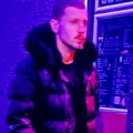 Pretio mu u vozu, pratio ga kroz grad, pa ga nokautirao i oteo mu aktovku: Policija traži muškarca sa slike