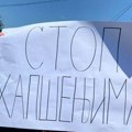 Medicinari na čelu protestne šetnje za uhapšene Srbe od K. Mitrovice do Zvečana
