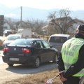 Oboren motociklista: Nesreća u Sirigu: Delovi vozila rasuti po putu (foto)