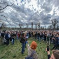 Održan protest protiv izgradnje crkve u blizini Štranda