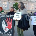 Održan protest u Novom Sadu zbog učestalih femicida u Vojvodini: „Nasilnike u zatvore ne u medije“