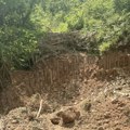 Specijalci kopaju rupe po putevima: Žiteljima sela Banje direktno ugrožena egzistencija