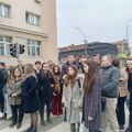 Studenti Tehnološkog u Leskovcu blokirali Bulevar oslobođenja, profesori i dekan ih podržali (foto-video)