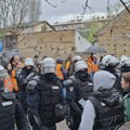 Održani skupovi roditelja koji se zalažu za povratak u školu i roditelja koji podržavaju studente u blokadi i nastavnike…