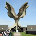 Studentima iz Srbije zabranjeno da polože cveće u Jasenovcu; Zurof: "To je veliki apsurd, zlobno i odvratno"