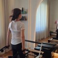 "2 Godine nisam smela da treniram, telo: Pamti..." Voditeljki (56) bilo zabranjeno da vežba, a ovako se sada zateže