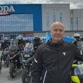 Bajkeri koji su došli u Beograd s Vučevićem u dvorištu Skupštine Srbije