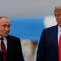 (Video) O ovoj putinovoj reakciji bruji svet! Stao je pored Trampa, doviknuli su mu jedno pitanje, usledila je reakcija koja…